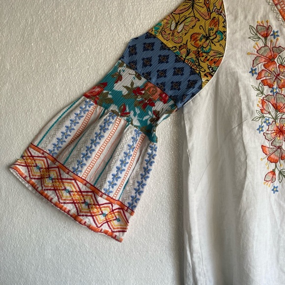 John Mark White Blouse with Orange and Silver Accents - Picture 5 of 8